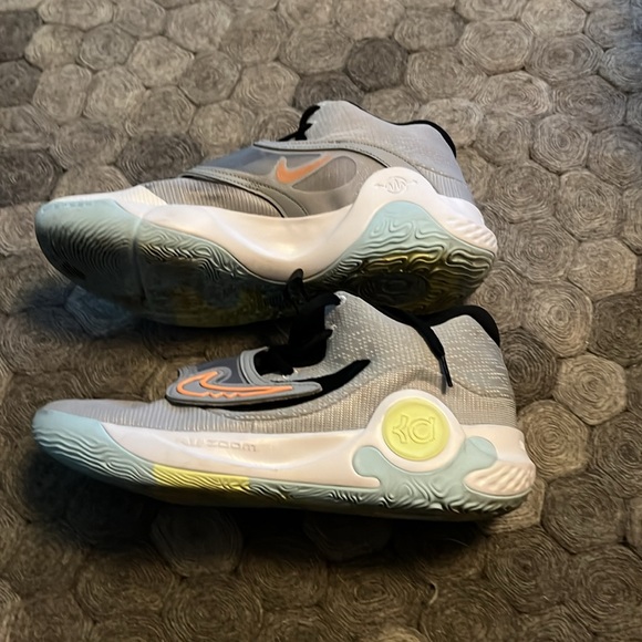 KD Trey 5 X 'Wolf Grey Barely Volt' Nike. Mens size 13. Like new, great cond. - Picture 2 of 8